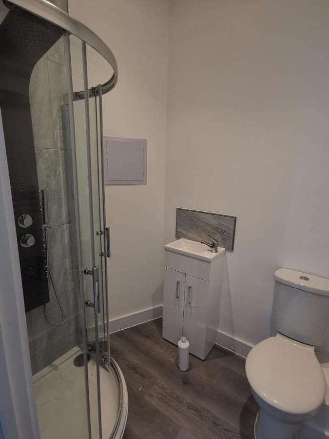 Marine Villa Hotel & Suites - Close To Beach, Train Station & Southend Airport Exteriér fotografie
