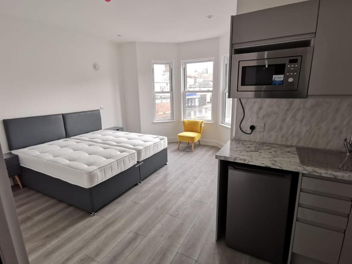 Marine Villa Hotel & Suites - Close To Beach, Train Station & Southend Airport Exteriér fotografie