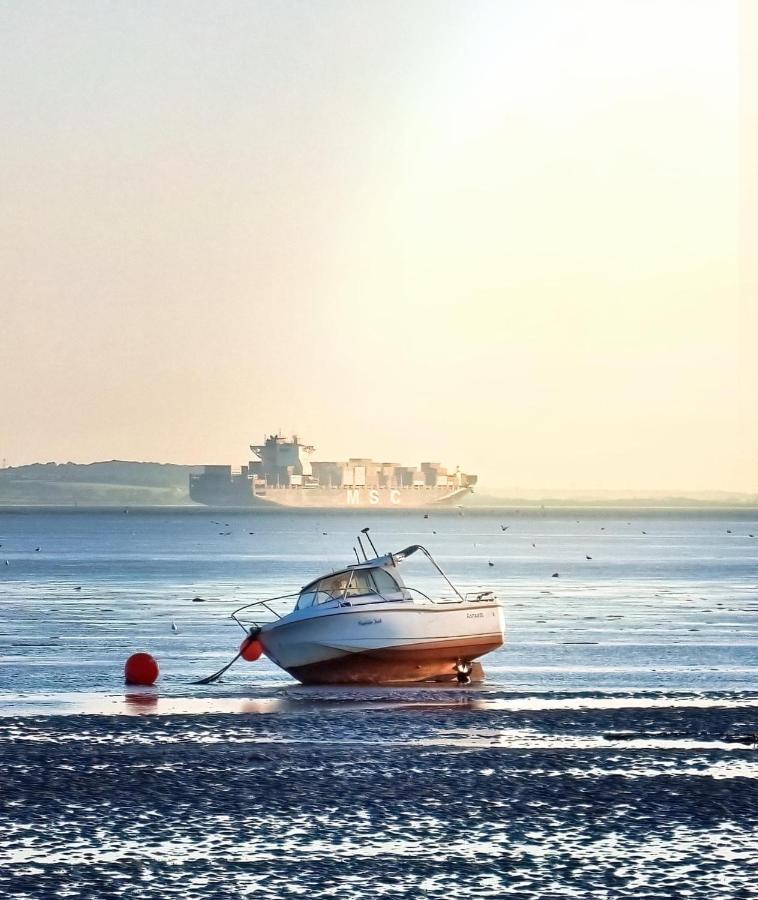 Marine Villa Hotel & Suites - Close To Beach, Train Station & Southend Airport Exteriér fotografie