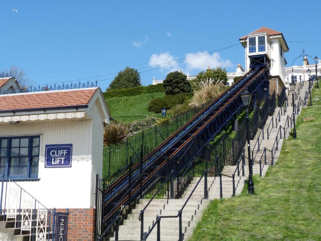 Marine Villa Hotel & Suites - Close To Beach, Train Station & Southend Airport Exteriér fotografie