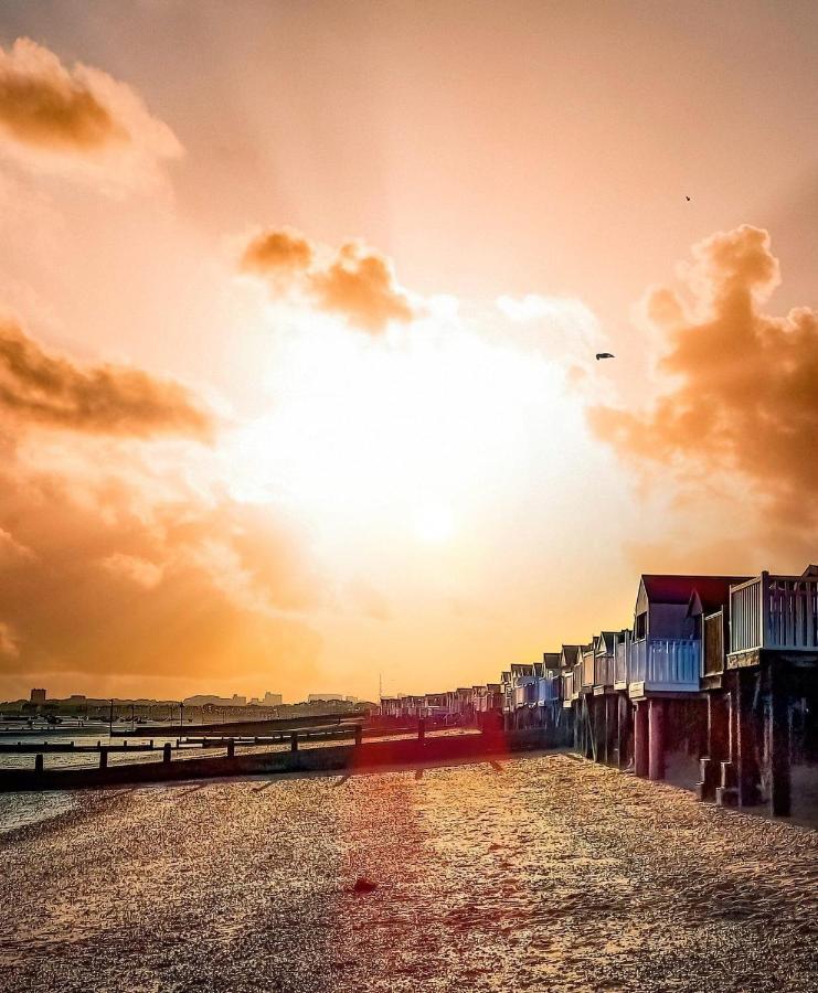 Marine Villa Hotel & Suites - Close To Beach, Train Station & Southend Airport Exteriér fotografie