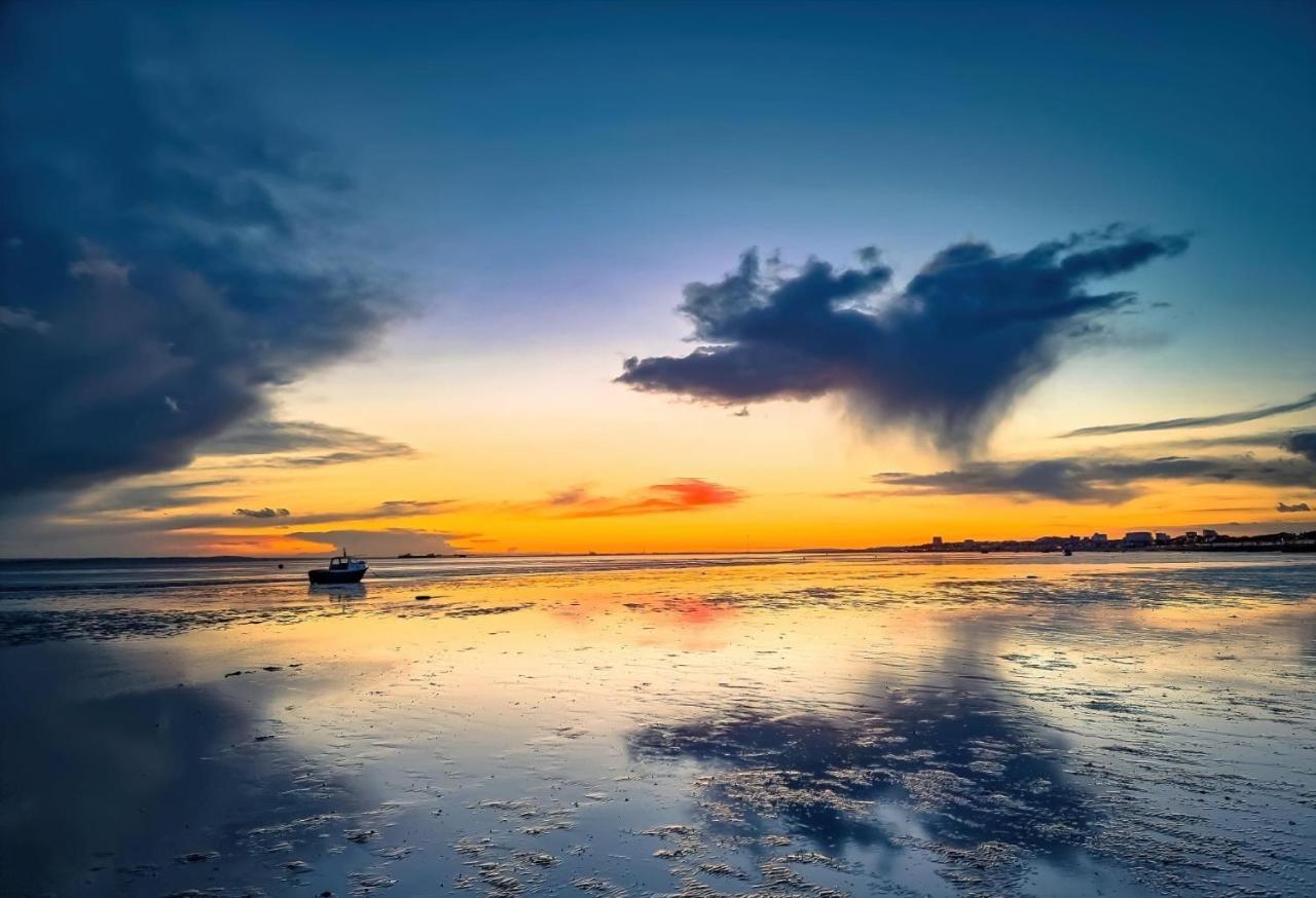 Marine Villa Hotel & Suites - Close To Beach, Train Station & Southend Airport Exteriér fotografie